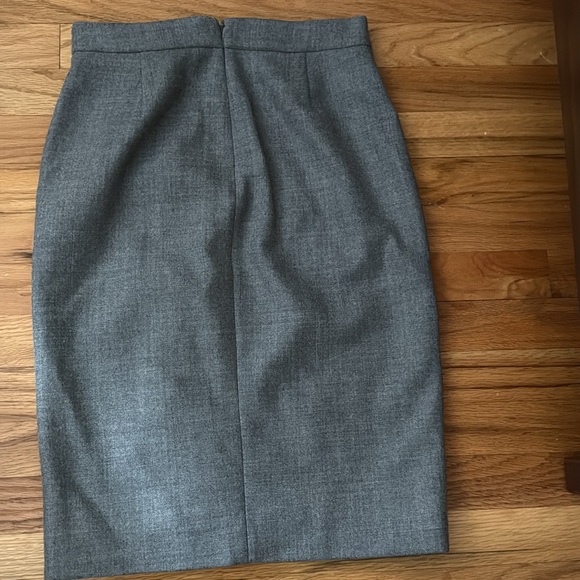 J Crew Bow Seamed Pencil Skirt in Double Serge Wool - Picture 4 of 6
